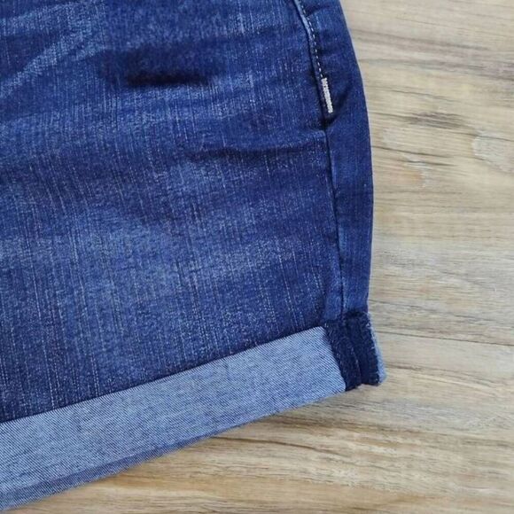 ☔️🔸️Levi's Blue Midrise Rolled Cuff Denim Shorts Size 2/26 - Picture 5 of 7